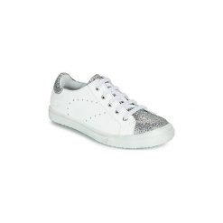 Buty Dziecko Achile CLAUDIA. Białe trampki dziewczęce Achile, bez wzorów, bez zapięcia. Za 215,40 zł.