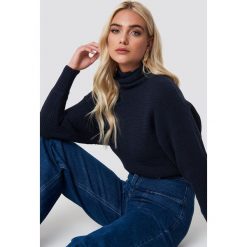 NA-KD Sweter z dzianiny z wywijanym golfem - Navy. Niebieskie golfy damskie NA-KD, z dzianiny. Za 121,95 zł.