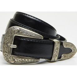 Pasek z klamrą - Czarny. Czarne paski damskie Cropp, w paski. Za 39,99 zł.