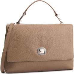 Torebka COCCINELLE - DD2 Liya Mammut E1 DD2 18 01 01 Taupe N75. Pomarańczowe torebki klasyczne damskie Coccinelle, bez wzorów, ze skóry, klasyczne, duże, bez dodatków. Za 1699,90 zł.