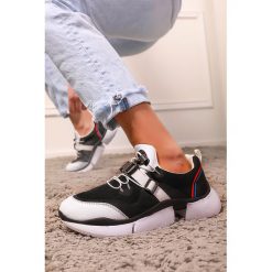 Damskie buty sportowe AZRA BLACK. Czarne buty sportowe damskie sportowe. W wyprzedaży za 49,00 zł.