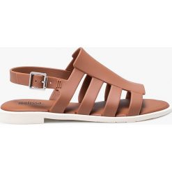 Melissa - Sandały Boemia. Pomarańczowe klapki damskie Melissa, bez wzorów, z gumy, bez obcasa, na obcasie. W wyprzedaży za 99,90 zł.