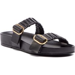 Klapki STUART WEITZMAN - Shalene ZL37411 Black Dress Nappa. Czarne klapki damskie marki Stuart Weitzman, bez wzorów, ze skóry, bez obcasa. Za 1549,00 zł.