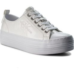 Trampki CALVIN KLEIN JEANS - Zolah RE9796 White. Białe półbuty damskie Calvin Klein Jeans, bez wzorów, z jeansu, bez zapięcia. Za 519,00 zł.
