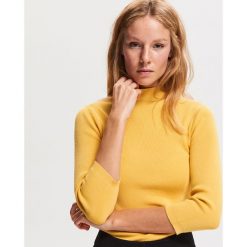 Sweter ze stójką - Żółty. Żółte swetry klasyczne damskie marki Reserved, s, ze stójką. Za 59,99 zł.
