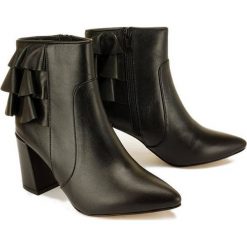 ARTIKER RELAKS 45C761 czarny, botki damskie. Czarne botki damskie Artiker Relaks, ze skóry, bez obcasa, na obcasie, na zamek. Za 399,90 zł.