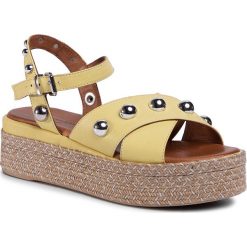 Espadryle INUOVO - 117024 Daisy. Żółte espadryle damskie Inuovo, z aplikacjami, ze skóry, bez obcasa. Za 429,00 zł.