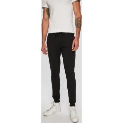Guess Jeans - Spodnie. Szare spodnie męskie Guess Jeans, xl, z aplikacjami, z elastanu. W wyprzedaży za 259,90 zł.