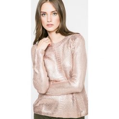 Guess Jeans - Sweter. Żółte swetry damskie marki Guess Jeans, s, z aplikacjami, z jeansu, z krótkim rękawem, krótkie, bez kaptura. W wyprzedaży za 299,90 zł.