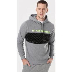 Szara Bluza Euphetia. Szare bluzy męskie Born2be, xl, bez wzorów, bez kołnierzyka, bez rękawów, bez kaptura. Za 79,99 zł.