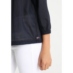 Scotch & Soda WITH SUBTLE EMBROIDERY Bluzka night. Niebieskie bluzki damskie Scotch & Soda, l, z bawełny. Za 419,00 zł.