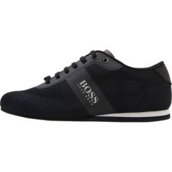 BOSS ATHLEISURE LIGHTER Sneakersy niskie dark blue. Niebieskie sneakersy męskie marki BOSS Athleisure, bez wzorów, z tworzywa sztucznego, bez zapięcia. Za 629,00 zł.