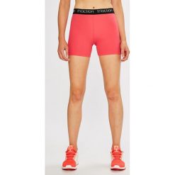 Triumph - Szorty Triaction Cardio. Różowe spodenki sportowe damskie Triumph, s, bez wzorów, z elastanu, sportowe. W wyprzedaży za 49,90 zł.