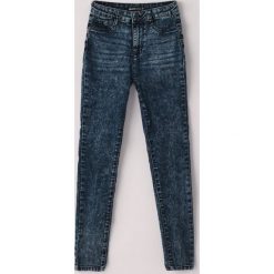 Jeansy push up - Niebieski. Niebieskie jeansy damskie Cropp. Za 79,99 zł.