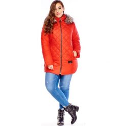 Kurtka z kapturem czerwony. Czerwone kurtki damskie Tagless, plus size, bez wzorów, z kapturem. Za 221,56 zł.