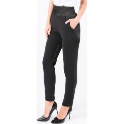 Czarne damskie spodnie tkaninowe. Czarne spodnie damskie Armani Jeans, z tkaniny. Za 340,00 zł.