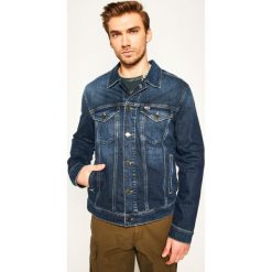 Kurtka jeansowa Tommy Jeans Trucker DM0DM07955. Niebieskie kurtki męskie Tommy Jeans, s, bez wzorów, z elastanu, bez kaptura. W wyprzedaży za 289,00 zł.
