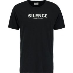 Wood Wood PERRY Tshirt z nadrukiem black. Czarne koszulki polo męskie marki Wood Wood, m, z nadrukiem, z bawełny. Za 229,00 zł.