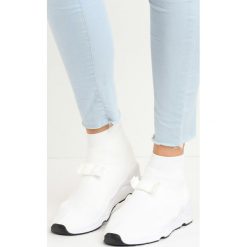 Białe Buty Sportowe Bobby Socks. Białe buty sportowe damskie Born2be. Za 59,99 zł.