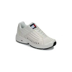 Buty Tommy Jeans PHIL 2C3. Białe trampki i tenisówki damskie marki Tommy Jeans, bez wzorów, z jeansu, bez zapięcia. Za 529,00 zł.