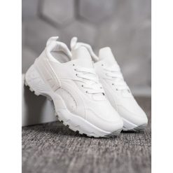 Buty sportowe mckeylor. Buty sportowe damskie McKeylor, bez wzorów, ze skóry ekologicznej, sportowe. Za 120,90 zł.