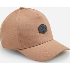 Czapka z daszkiem - Beżowy. Brązowe czapki męskie Reserved. W wyprzedaży za 14,99 zł.