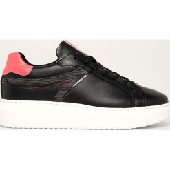 Tamaris - Buty skórzane. Czarne buty sportowe damskie Tamaris, bez wzorów, ze skóry, sportowe. W wyprzedaży za 199,90 zł.