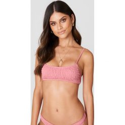 Debiflue x NA-KD Góra bikini z marszczeniem - Pink. Różowe bez kategorii marki Debiflue x NA-KD. Za 91,95 zł.