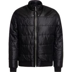 Kurtka puchowa Karl Lagerfeld 505041 592520. Czarne kurtki męskie KARL LAGERFELD, m, bez wzorów, z poliesteru, bez kaptura. W wyprzedaży za 1019,00 zł.