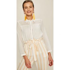 Answear - Koszula Stripes Vibes. Białe koszule body marki ANSWEAR, s, z poliesteru, klasyczne, z klasycznym kołnierzykiem. W wyprzedaży za 79,90 zł.