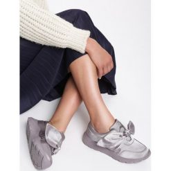 Szare Sneakersy Suprising Winky. Szare sneakersy damskie Renee, z satyny. Za 59,99 zł.