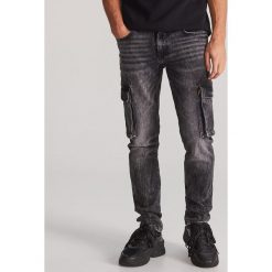 Spodnie jeansowe z kieszeniami - Szary. Szare spodnie męskie Reserved, m, bez wzorów, z jeansu. Za 149,99 zł.