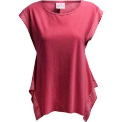 T-shirt DEHA EASY. Czerwone bluzki damskie Deha, bez wzorów, z bawełny, bez kołnierzyka. W wyprzedaży za 108,00 zł.