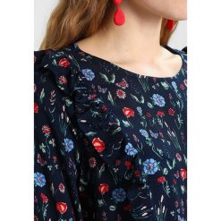 Bluzki asymetryczne: TOM TAILOR DENIM PRINTED RUFFLED Bluzka dark blue