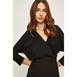 Answear - Bluzka. Czarne bluzki damskie ANSWEAR, na co dzień, s, bez wzorów, z wiskozy, bez kołnierzyka, bez rękawów. W wyprzedaży za 49,90 zł.