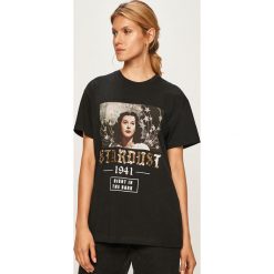 Silvian Heach - T-shirt. Czarne bluzki damskie Silvian Heach, s, z aplikacjami, z bawełny, klasyczne, z okrągłym kołnierzem, z krótkim rękawem. W wyprzedaży za 199,90 zł.