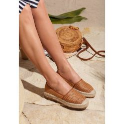 Camelowe Espadryle Tremble Dance. Brązowe espadryle damskie Renee, bez wzorów, bez obcasa, na płaskiej podeszwie. Za 89,99 zł.