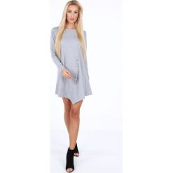 Jasnoszara sukienka na co dzień 4034. Szare sukienki damskie Fasardi, na co dzień, xl, bez wzorów, bez kołnierzyka, bez rękawów. Za 59,00 zł.