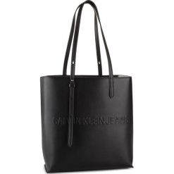Torebka CALVIN KLEIN JEANS - Box N/S Tote W/ Zipper K60K605533 001. Czarne torebki klasyczne damskie Calvin Klein Jeans, bez wzorów, z jeansu, klasyczne, bez dodatków. Za 579,00 zł.