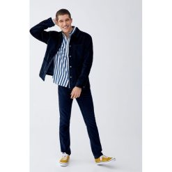 Spodnie sztruksowe z 5 kieszeniami. Zielone spodnie męskie marki Pull&Bear, m, bez wzorów, ze sztruksu. Za 129,00 zł.