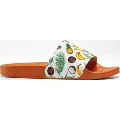 Klapki bonprix pomarańczowy z nadrukiem. Pomarańczowe klapki damskie bonprix, z nadrukiem, bez obcasa. Za 69,99 zł.