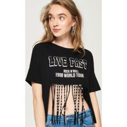 T-shirt z frędzlami - Czarny. Czarne t-shirty damskie Sinsay, m, bez wzorów, bez kołnierzyka. W wyprzedaży za 9,99 zł.