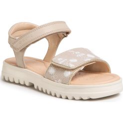 Sandały GEOX - J S.Coralie G. D J026ED 0DSBC C5000 M Beige. Brązowe sandały dziewczęce Geox, ze skóry ekologicznej, bez zapięcia. Za 239,00 zł.