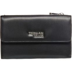 Trussardi Jeans Portfel Czarny. Czarne portfele damskie Trussardi Jeans, bez wzorów, z poliesteru. Za 335,95 zł.