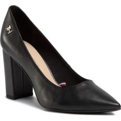 Półbuty TOMMY HILFIGER - Feminine Leather High Heel Pump FW0FW04870 Black BDS. Czarne półbuty damskie TOMMY HILFIGER, bez wzorów, ze skóry, eleganckie, bez obcasa, na obcasie, bez zapięcia. Za 579,00 zł.