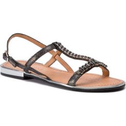 Sandały GEOX - D Sozy Plus G D92DQG 000MA C9999 Black. Szare klapki damskie Geox, z aplikacjami, ze skóry, bez obcasa, na obcasie. W wyprzedaży za 219,00 zł.