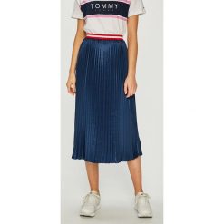 Tommy Jeans - Spódnica. Niebieskie spódniczki damskie jeansowe marki Tommy Jeans, s, midi. Za 539,90 zł.