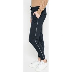 Only - Spodnie Poptrash. Niebieskie spodnie damskie marki ONLY, s, z elastanu. W wyprzedaży za 99,90 zł.