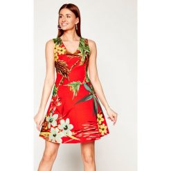 Sukienka letnia Desigual Memphis 20SWVK79. Czerwone sukienki damskie Desigual, na lato, m, bez wzorów, z bawełny, bez kołnierzyka, bez rękawów. Za 349,00 zł.