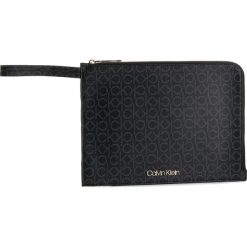 Torebka CALVIN KLEIN - Ck Must Pouch Mono K60K605895 0GJ. Czarne torebki klasyczne damskie Calvin Klein, bez wzorów, ze skóry ekologicznej, bez dodatków. Za 229,00 zł.
